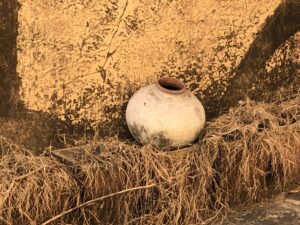 Gefäß im Abendlicht