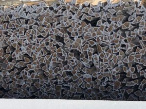 Holzquerschnitte an einem späten Winterabend