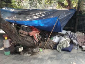 Notdürftige Unterkunft eines Wanderarbeiters