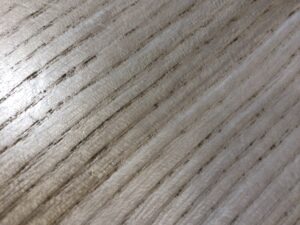 Weißes Produkt mit Linien-Detail