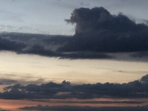 Kreatives Wolkenformation über dem Elsass