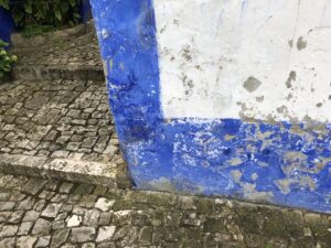 Blaue Wanddekoration