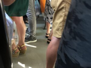 Stehformation in Straßenbahn